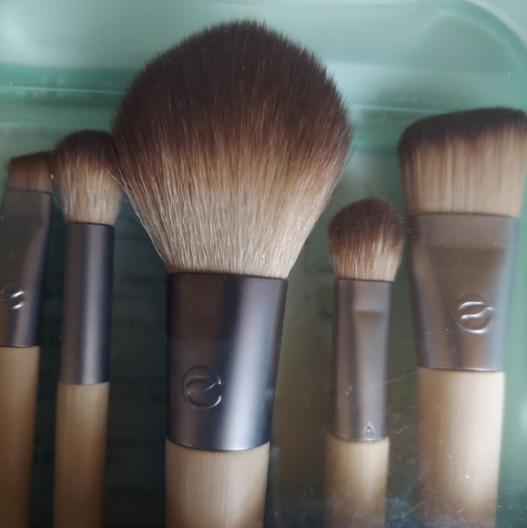 Makeup Brush Tools - Picture 2 of 5